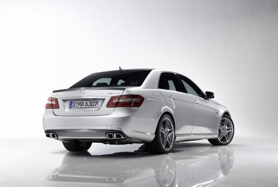  Mercedes-Benz E63 AMG 2010 года  (фото 43 из 57)
